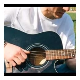 会弹吉他为什么要上台表演？年会表演吉他弹唱没意义？