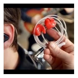 现场表演中如何避免听力损失？