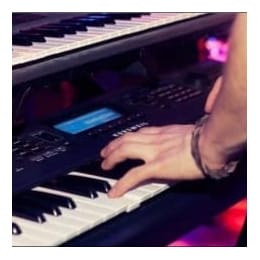 在摇滚乐队里，怎样做个优秀的键盘手？